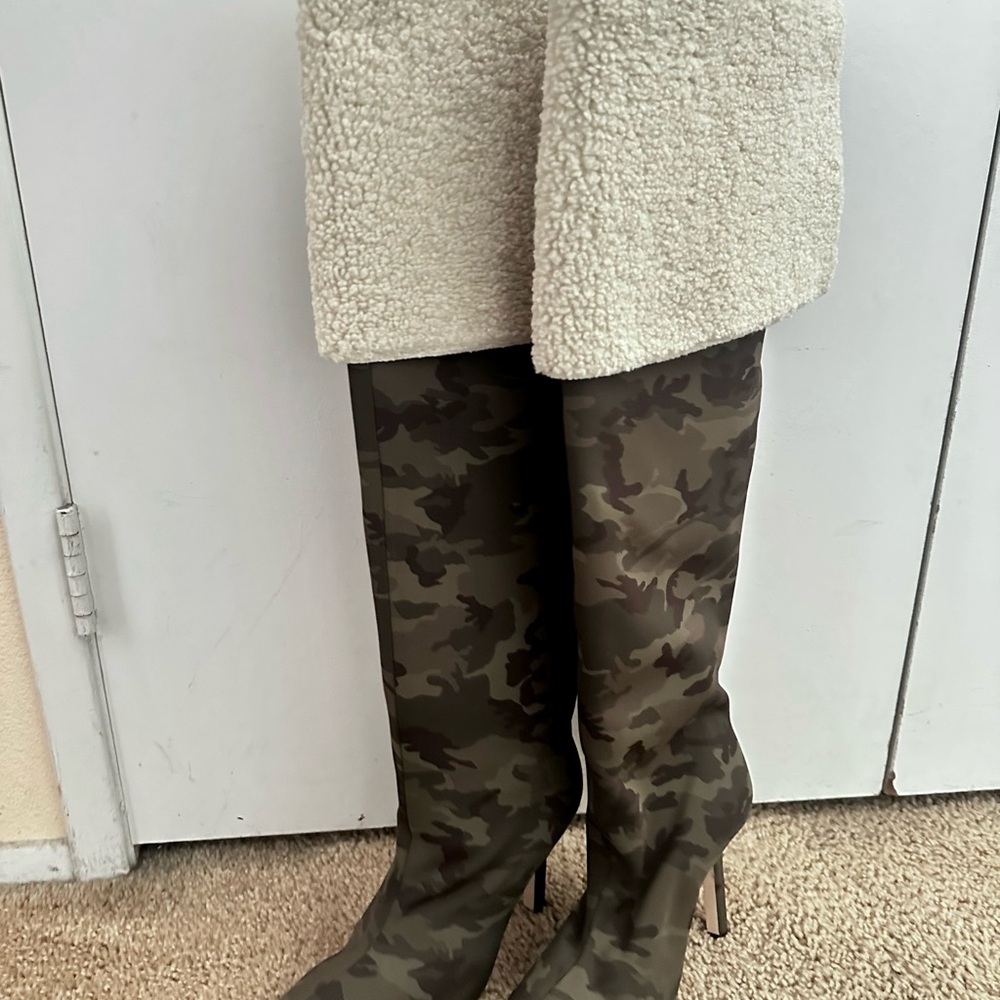 Good American Camouflage Heeled Boots